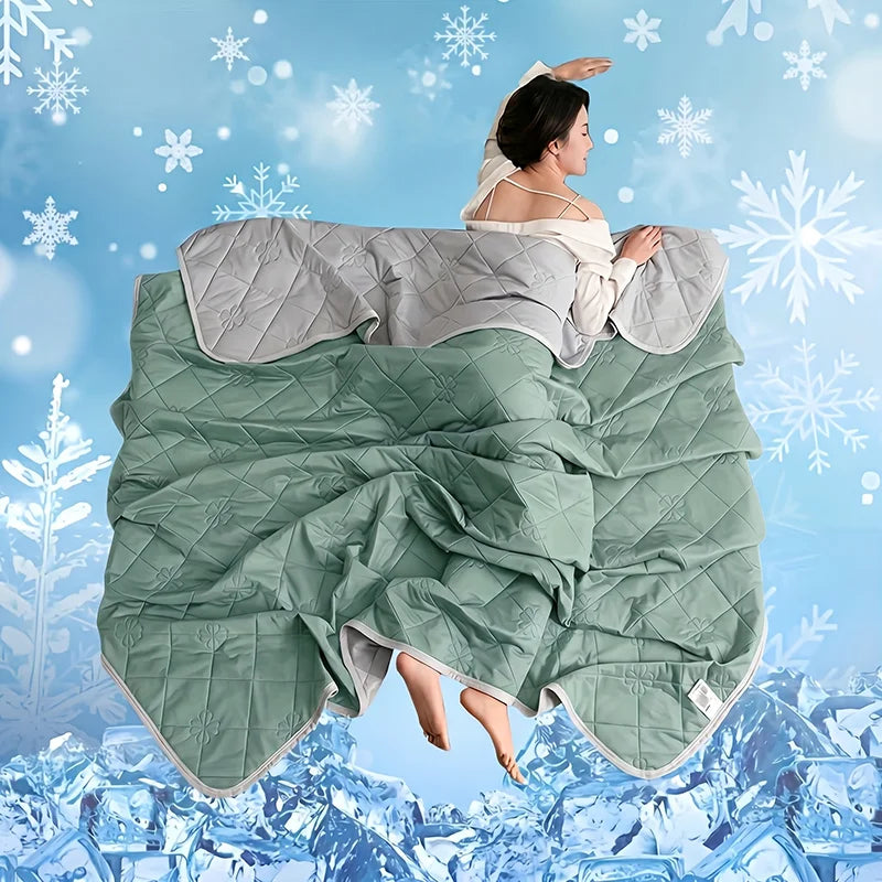 Quilted air-conditioning blanket insert, oversized cool-feeling summer quilt. Skin-friendly, soft, lightweight and breathable solid color quilt, machine washable and easy to care for, versatile home essential and ideal holiday gift.