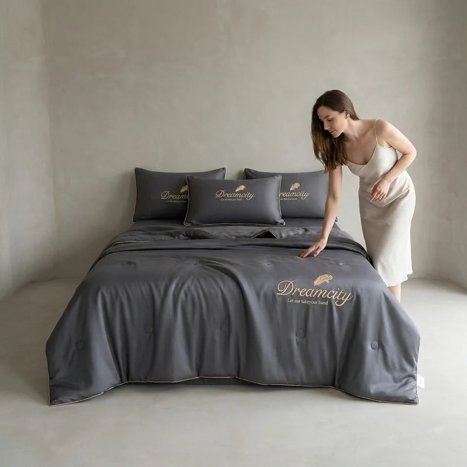 Cooling Embroidered Summer Quilt, Ultra-Soft Skin-Friendly Air Conditioner Quilt, Queen/King Size, Lightweight And Breathable Summer Cooling Quilt, Thin Nap Quilt. (Contains 1 Summer Quilt Solely, Pillow Core Not Included)
