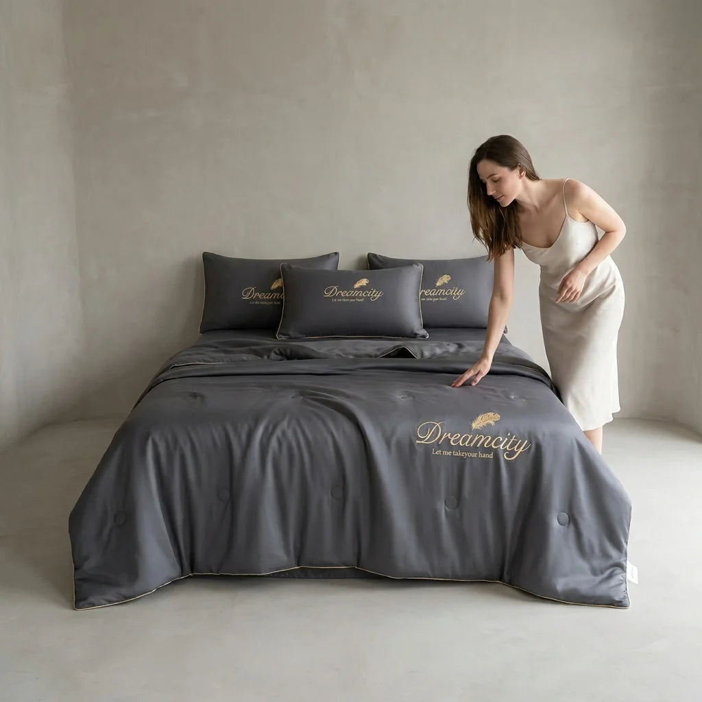 Cooling Embroidered Summer Quilt, Ultra-Soft Skin-Friendly Air Conditioner Quilt, Queen/King Size, Lightweight And Breathable Summer Cooling Quilt, Thin Nap Quilt. (Contains 1 Summer Quilt Solely, Pillow Core Not Included)