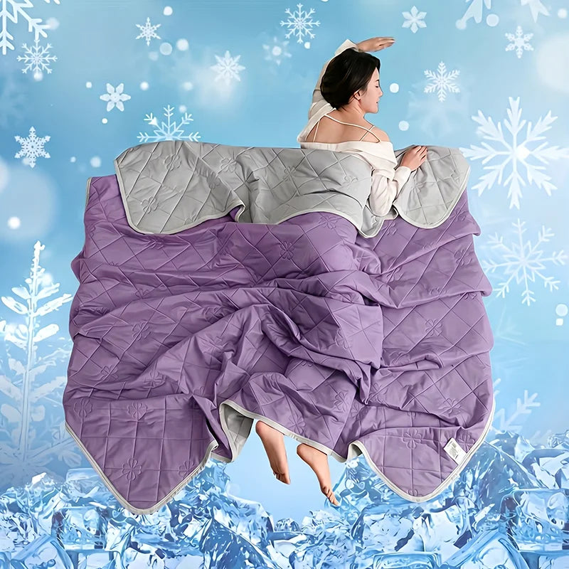 Quilted air-conditioning blanket insert, oversized cool-feeling summer quilt. Skin-friendly, soft, lightweight and breathable solid color quilt, machine washable and easy to care for, versatile home essential and ideal holiday gift.