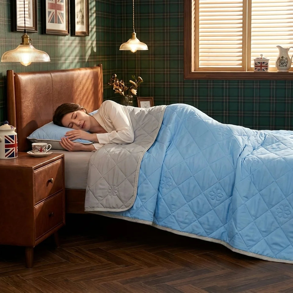 Cooling Thin Quilt for Summer – Lightweight Breathable Ice Silk Blanket, Ultra Soft Quilt for Hot Weather, Ideal for Airy Bedrooms and Comfortable Summer Sleep