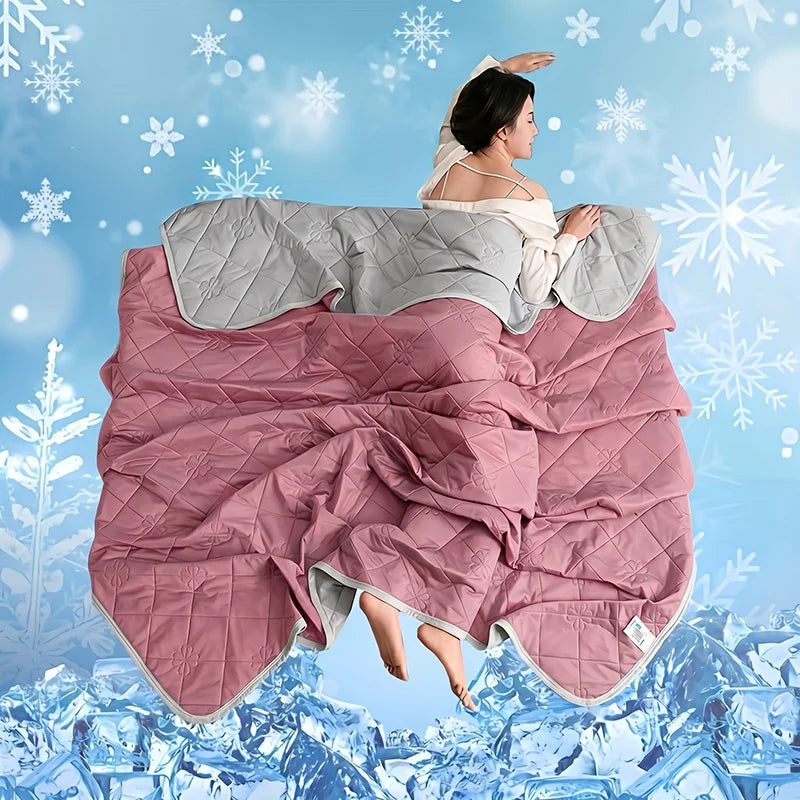 Quilted air-conditioning blanket insert, oversized cool-feeling summer quilt. Skin-friendly, soft, lightweight and breathable solid color quilt, machine washable and easy to care for, versatile home essential and ideal holiday gift.