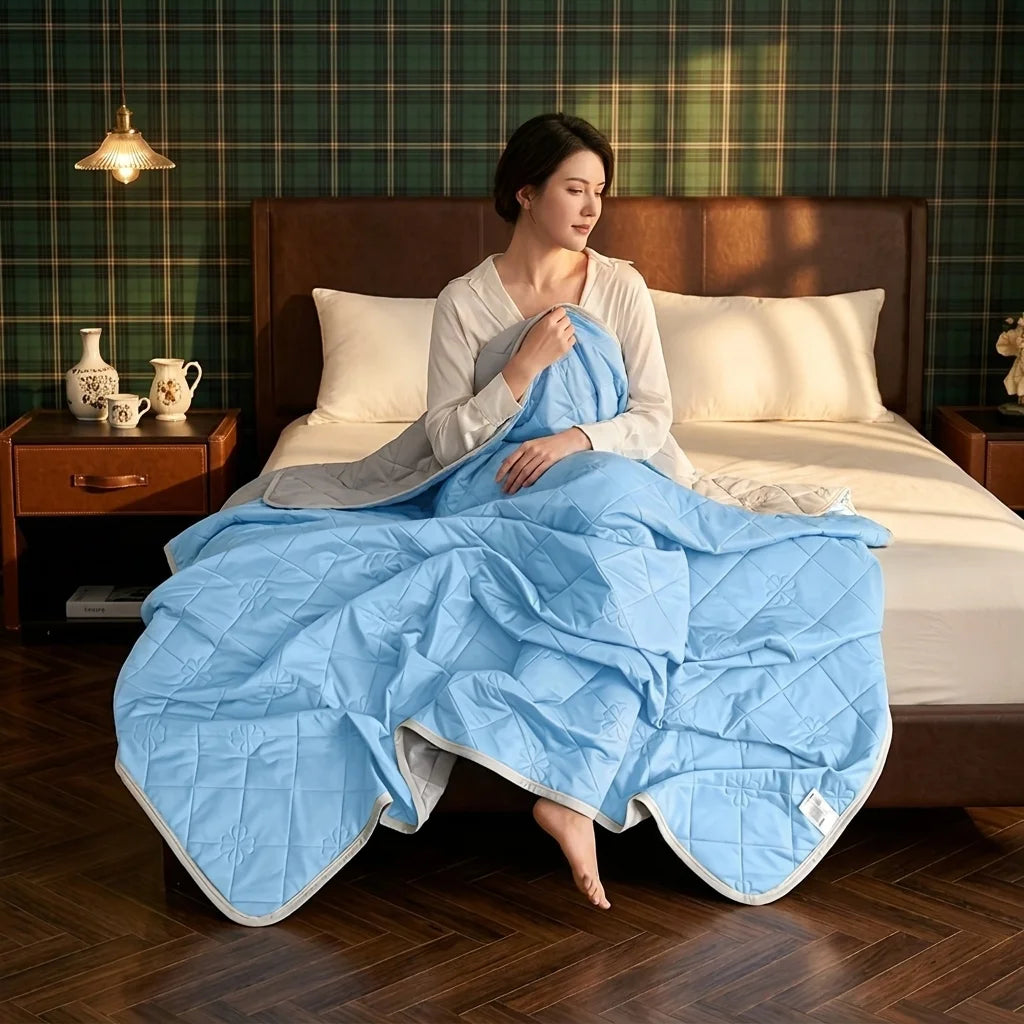 Cooling Thin Quilt for Summer – Lightweight Breathable Ice Silk Blanket, Ultra Soft Quilt for Hot Weather, Ideal for Airy Bedrooms and Comfortable Summer Sleep