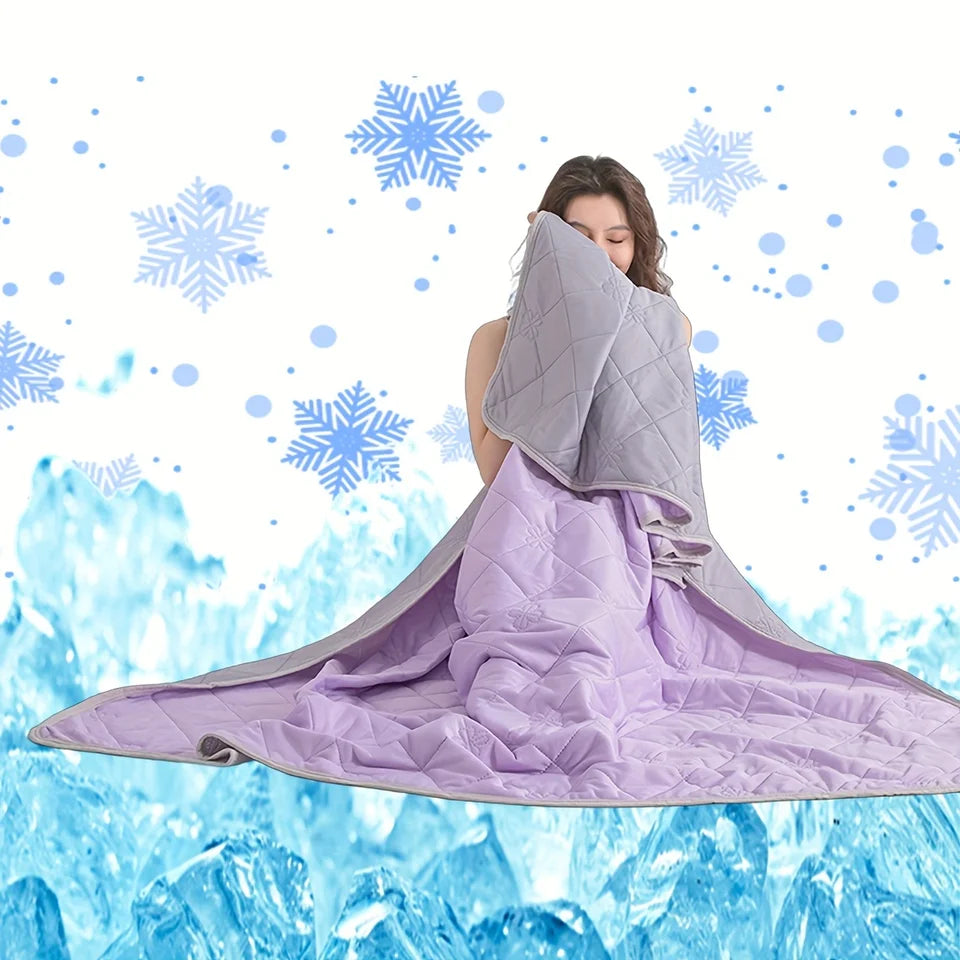 Quilted air-conditioning blanket insert, oversized cool-feeling summer quilt. Skin-friendly, soft, lightweight and breathable solid color quilt, machine washable and easy to care for, versatile home essential and ideal holiday gift.