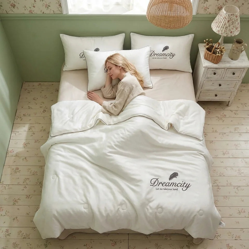 1pc Ultra Soft Summer Cool Quilt Feather embroidery pattern (1 Summer Quilt, Pillow Not Included)  Comfortable Air Conditioner Quilt Multi-Functional Summer Cool Quilt Cool Thin Quilt Bedding