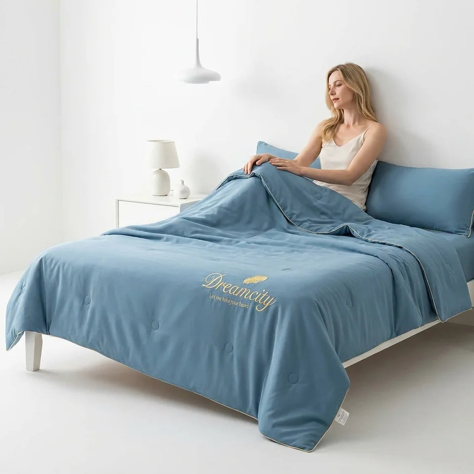Cooling Embroidered Summer Quilt, Ultra-Soft Skin-Friendly Air Conditioner Quilt, Queen/King Size, Lightweight And Breathable Summer Cooling Quilt, Thin Nap Quilt. (Contains 1 Summer Quilt Solely, Pillow Core Not Included)
