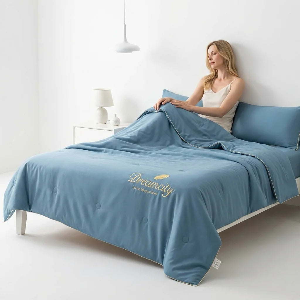 Cooling Embroidered Summer Quilt, Ultra-Soft Skin-Friendly Air Conditioner Quilt, Queen/King Size, Lightweight And Breathable Summer Cooling Quilt, Thin Nap Quilt. (Contains 1 Summer Quilt Solely, Pillow Core Not Included)